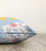 - Sonil-K-4308m-Gorsel3 - Realhomes Mavi Zeminde Fil ve Balon Desenli Çocuk Odası Raşel Kadife Yastık Kırlent Kılıfı Realhomes