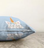 Mavi Zeminde Unicorn Desenli Çocuk Odası Raşel Kadife Yastık Kırlent Kılıfı Realhomes