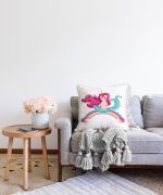 Beyaz Zeminde Denizkızı Desenli Dijital Baskılı Çocuk Odası Raşel Kadife Yastık Kırlent Kılıfı Realhomes