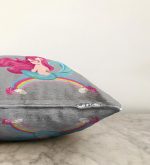 Gri Zeminde Denizkızı Desenli Dijital Baskılı Çocuk Odası Raşel Kadife Yastık Kırlent Kılıfı Realhomes