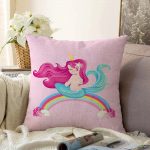 Pembe Zeminde Denizkızı Desenli Dijital Baskılı Çocuk Odası Raşel Kadife Yastık Kırlent Kılıfı Realhomes