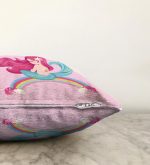 Pembe Zeminde Denizkızı Desenli Dijital Baskılı Çocuk Odası Raşel Kadife Yastık Kırlent Kılıfı Realhomes