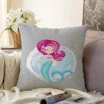 Gri Zeminde Denizkızı Desenli Dijital Baskılı Çocuk Odası Raşel Kadife Yastık Kırlent Kılıfı Realhomes