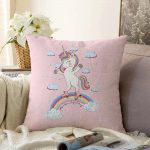 Pembe Zeminde Unicorn At Desenli Çocuk Odası Raşel Kadife Yastık Kırlent Kılıfı Realhomes