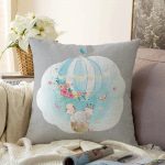 Gri Zeminde Uçan Balon Desenli Dijital Baskılı Çocuk Odası Raşel Kadife Yastık Kırlent Kılıfı Realhomes