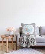 Gri Zeminde Uçan Balon Desenli Dijital Baskılı Çocuk Odası Raşel Kadife Yastık Kırlent Kılıfı Realhomes