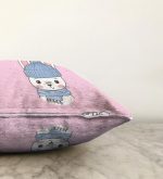 Pembe Zeminde Sevimli Tavşan Motifli Çocuk Odası Raşel Kadife Yastık Kırlent Kılıfı Realhomes