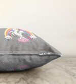 Gri Zeminde Unicorn At ve Kalpler Tasarımlı Çocuk Odası Raşel Kadife Yastık Kırlent Kılıfı Realhomes