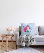 - Sonil-K-4331m-Gorsel2 - Realhomes  Mavi Zeminde Denizkızı Tasarımlı Dijital Baskılı Çocuk Odası Raşel Kadife Kırlent Kılıfı Realhomes