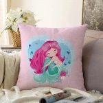 Pembe Zeminde Denizkızı Tasarımlı Dijital Baskılı Çocuk Odası Raşel Kadife Yastık Kılıfı Realhomes