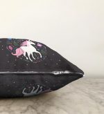 Siyah Zeminde Unicorn Sevimli At Çocuk Odası Raşel Kadife Yastık Kırlent Kılıfı Realhomes