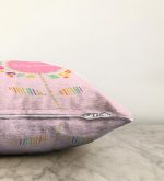 Pembe Zeminde Baby Shower Tasarımlı Çocuk Odası Raşel Kadife Yastık Kırlent Kılıfı Realhomes