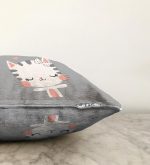 Sevimli Kedicik Desenli Çocuk Odası Raşel Kadife Yastık Kırlent Kılıfı Realhomes