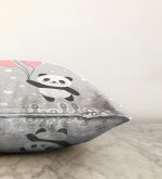 - Sonil-K-4353-Gorsel3 - Realhomes  Uçan Balonlar ve Sevimli Panda Desenli Çocuk Odası Raşel Kadife Yastık Kırlent Kılıfı Realhomes