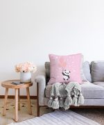 Uçan Balonlar ve Sevimli Panda Desenli Çocuk Odası Raşel Kadife Yastık Kırlent Kılıfı Realhomes