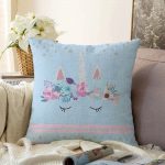 Mavi Zeminde Baby Shower Özel Tasarım Çocuk Odası Raşel Kadife Yastık Kırlent Kılıfı Realhomes