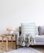 Mavi Altın Varaklı Çizgi Motifli Çocuk Odası Raşel Kadife Yastık Kırlent Kılıfı Realhomes