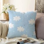 Mavi Zeminde Bulutlar Özel Tasarımlı Çocuk Odası Raşel Kadife Yastık Kırlent Kılıfı Realhomes