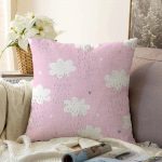 Pembe Zeminde Bulutlar Özel Tasarımlı Çocuk Odası Raşel Kadife Yastık Kırlent Kılıfı Realhomes