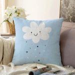 Mavi Zeminde Yalnız Bulut Çocuk Odası Raşel Kadife Yastık Kırlent Kılıfı Realhomes