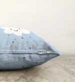 Mavi Zeminde Yalnız Bulut Çocuk Odası Raşel Kadife Yastık Kırlent Kılıfı Realhomes