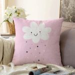 Pembe Zeminde Yalnız Bulut Çocuk Odası Raşel Kadife Yastık Kırlent Kılıfı Realhomes