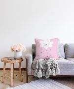Pembe Zeminde Yalnız Bulut Çocuk Odası Raşel Kadife Yastık Kırlent Kılıfı Realhomes