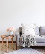 Beyaz Zeminde Renkli Kalpler Çocuk Odası Raşel Kadife Yastık Kırlent Kılıfı Realhomes