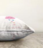 Beyaz Zeminde Pembe Bulutlu Baby Shower Çocuk Odası Raşel Kadife Yastık Kırlent Kılıfı Realhomes