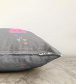 - Sonil-K-4370g-Gorsel3 - Realhomes Gri Zeminde Pembe Bulutlu Baby Shower Çocuk Odası Raşel Kadife Yastık Kırlent Kılıfı Realhomes