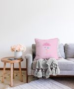 Pembe Zeminde Pembe Bulutlu Baby Shower Çocuk Odası Raşel Kadife Yastık Kırlent Kılıfı Realhomes