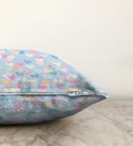 Mavi Zeminde Rengarenk Kalpler Çocuk Odası Raşel Kadife Yastık Kırlent Kılıfı Realhomes