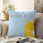 Sarı Ayıcık Hello Motifli Çocuk Odası Raşel Kadife Yastık Kırlent Kılıfı Realhomes