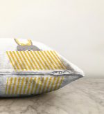 Beyaz Zeminde Gri Sarı Ayıcık Motifli Bebek Odası Raşel Kadife Yastık Kırlent Kılıfı Realhomes