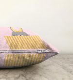 Pembe Zeminde Gri Sarı Ayıcık Motifli Bebek Odası Raşel Kadife Yastık Kırlent Kılıfı Realhomes