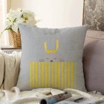 Pembe Zeminde Gri Sarı Ayıcık Bebek Odası Raşel Kadife Yastık Kırlent Kılıfı Realhomes