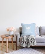 Mavi Zeminde Baykuş Özel Tasarımlı Bebek Odası Raşel Kadife Yastık Kırlent Kılıfı Realhomes