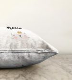 Hello Kedicik Özel Tasarımlı Bebek Odası Raşel Kadife Yastık Kırlent Kılıfı Realhomes