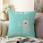 Yeşil Zeminde Ayıcık Bebek Odası Raşel Kadife Yastık Kırlent Kılıfı Realhomes