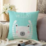 Yeşil Zeminde Sevimli Ayıcık Motifli Bebek Odası Raşel Kadife Yastık Kırlent Kılıfı Realhomes