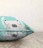 Yeşil Zeminde Sevimli Ayıcık Motifli Bebek Odası Raşel Kadife Yastık Kırlent Kılıfı Realhomes