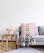 Pembe Zeminde Deniz ve Ayıcık Desenli Bebek Odası Raşel Kadife Yastık Kırlent Kılıfı Realhomes