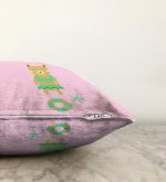Pembe Zeminde Deniz ve Ayıcık Desenli Bebek Odası Raşel Kadife Yastık Kırlent Kılıfı Realhomes