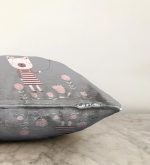 Gri Zeminde Balon ve Ayıcık Desenli Bebek Odası Raşel Kadife Yastık Kırlent Kılıfı Realhomes