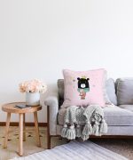 - Sonil-K-4418-Gorsel2 - Realhomes Pembe Zeminde Atkılı Ayıcık Desenli Bebek Odası Raşel Kadife Yastık Kırlent Kılıfı Realhomes