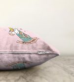 - Sonil-K-4422-Gorsel3 - Realhomes Pembe Zeminde Unicorn Motifli Bebek Odası Raşel Kadife Yastık Kırlent Kılıfı Realhomes