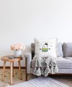 Beyaz Zeminde Kardan adam Çizim Desenli Bebek Odası Raşel Kadife Yastık Kırlent Kılıfı Realhomes