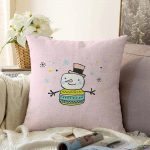 - Sonil-K-4428-Gorsel1 - Realhomes Pembe Zeminde Kardan adam Çizim Desenli Bebek Odası Raşel Kadife Yastık Kırlent Kılıfı Realhomes