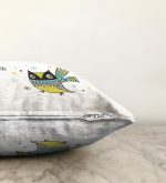 Beyaz Zeminde Atkılı Baykuş Desenli Bebek Odası Raşel Kadife Yastık Kırlent Kılıfı Realhomes