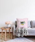Pembe Zeminde Atkılı Baykuş Desenli Bebek Odası Raşel Kadife Yastık Kırlent Kılıfı Realhomes